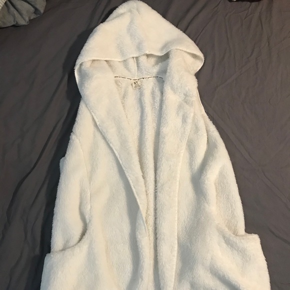 Vest - Picture 1 of 4